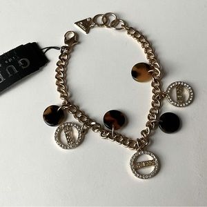🆕 NWT Guess charm bracelet, gold toned, super cute!